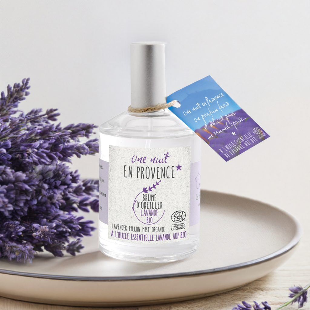 Bio-Kopfkissenspray mit Lavendelduft, 50 ml – Glasflakon aus Südfrankreich auf Leinenuntergrund, beruhigend und entspannend.
