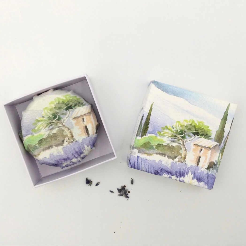 Biologische Lavendelseife und passende „Cabanon“-Box „Fleur de Lavande“ ist viel mehr als eine Seife, es ist ein Kunstwerk.