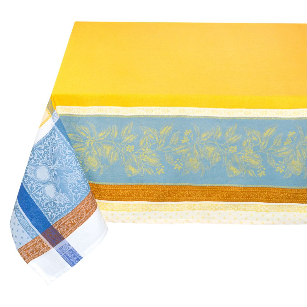 Diese wunderschöne Tischdecke in intensiven Gelb- und Blautönen erinnert an den Himmel der Provence. Hergestellt aus hochwertigem Jacquardstoff, verziert mit mediterranen Mustern und Zitronen, wird sie Ihrem Tisch eine frische und lebhafte Note verleihen. Perfekt für ein sommerliches Ambiente und um Ihre Gäste zu begeistern.